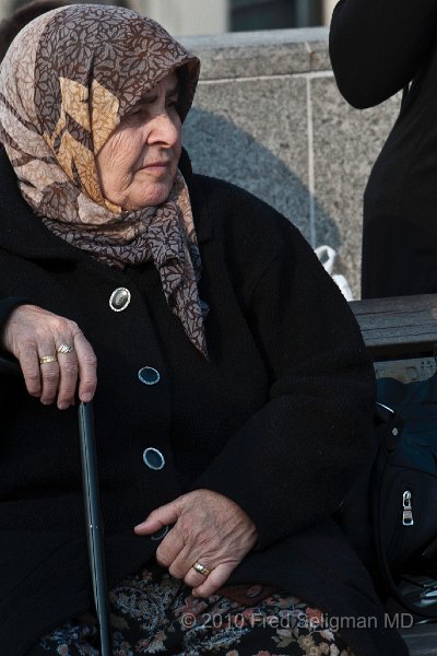 20100403_171254 D300 (1).jpg - Lady on bench